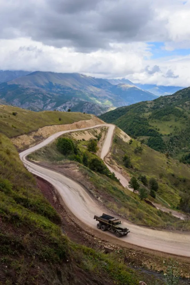 Ermeniler, Azerbaycan sınırındaki yerleşim yerlerini terk ederek kaçıyor!