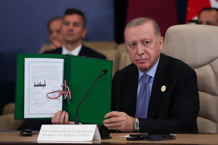 Gazze İçin Tarihi İmzalar Atıldı: Trump’tan Erdoğan’a Övgü