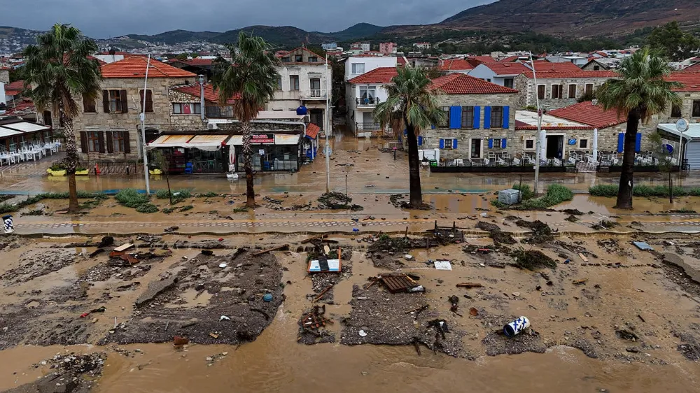 İzmir Foça’yı vuran sel felaketi: 1 Kişi Kayıp; Metrekareye 155 kilogram yağış düştü!