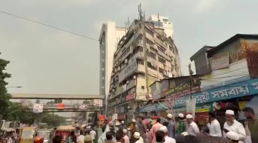 Bangladeş’te 5.2’lik Deprem: Yıkılan Binalar ve Hasar Haberleri Geliyor