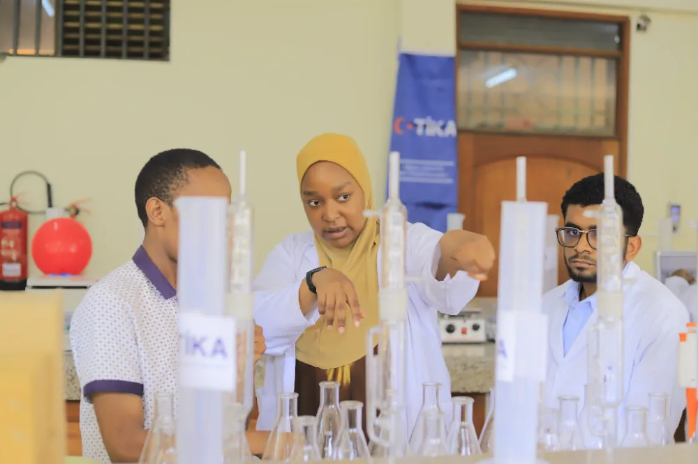 TİKA’dan Uganda’ya Sağlık Eğitimi Desteği: Tıp Fakültesine Modern Laboratuvar Ekipmanı