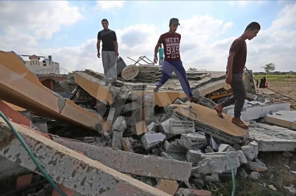 İsrail ateşkese rağmen Gazze’ye gece boyunca yoğun saldırılar düzenleyerek 497. ihlalini yaptı.