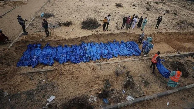 İsrail Gazze’de Mezarlıkları da Vuruyor: Cenazeler Defnedilemiyor, Hafıza Yok Ediliyor