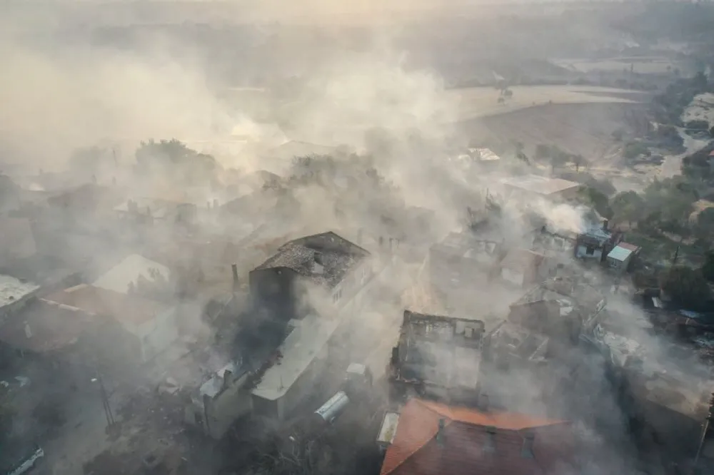 Çanakkale’de Orman Yangını: Evler Küle Döndü, 4 Kişi Gözaltında