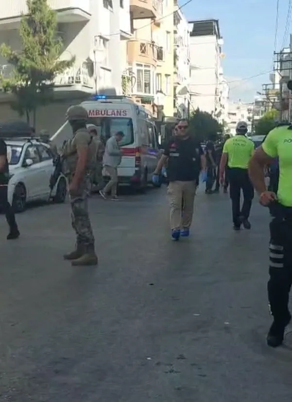 İzmir’de Polis Merkezine Silahlı Saldırı: 2 Polis Şehit, 6 Polis Yaralı